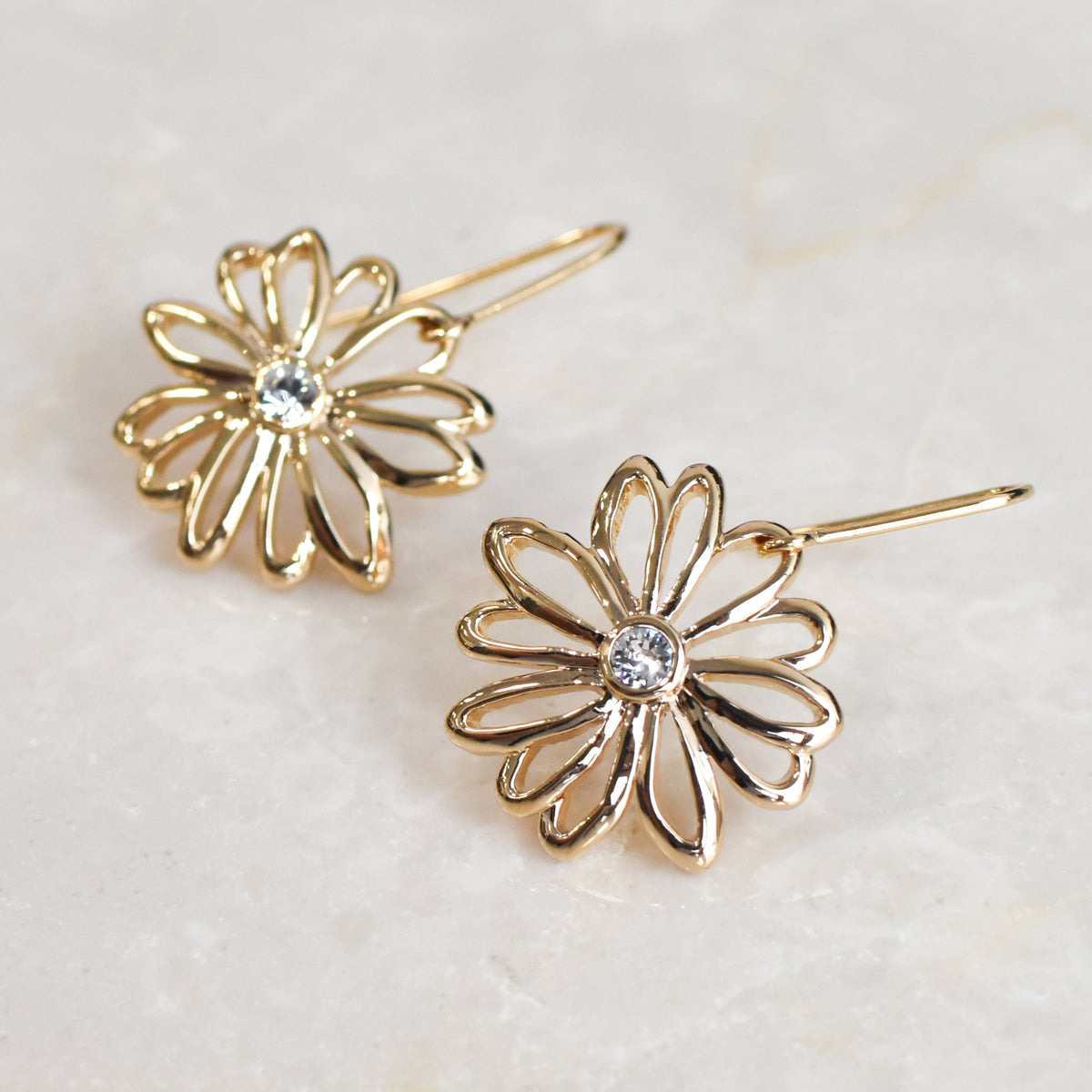 AIRY DAISY Pierced Earrings