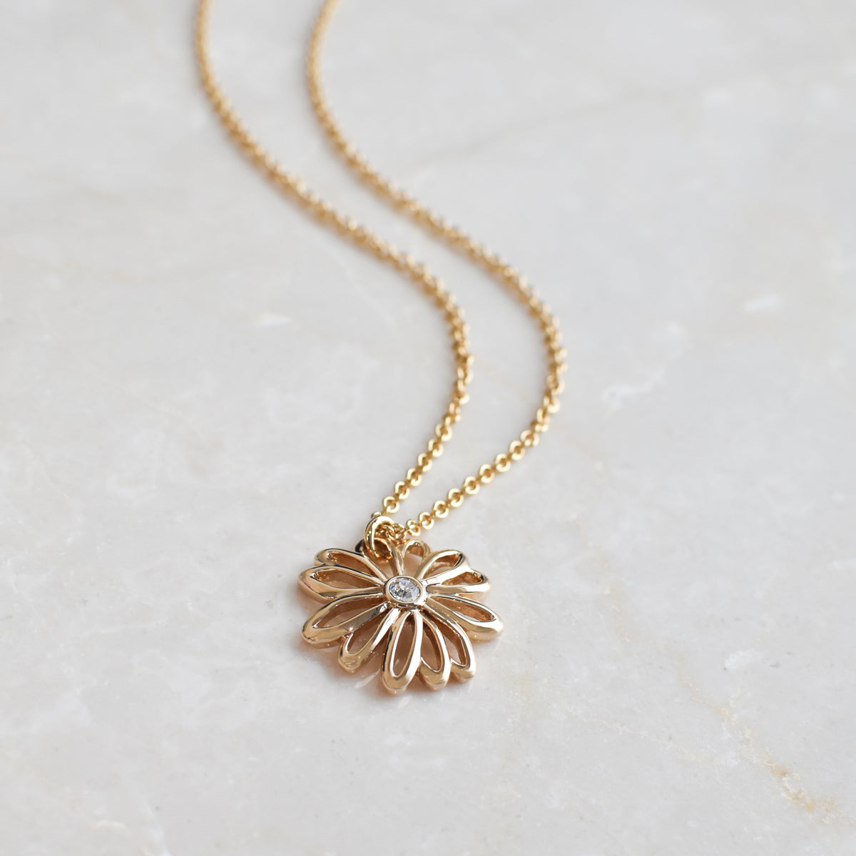 Airy Daisy Long Necklace