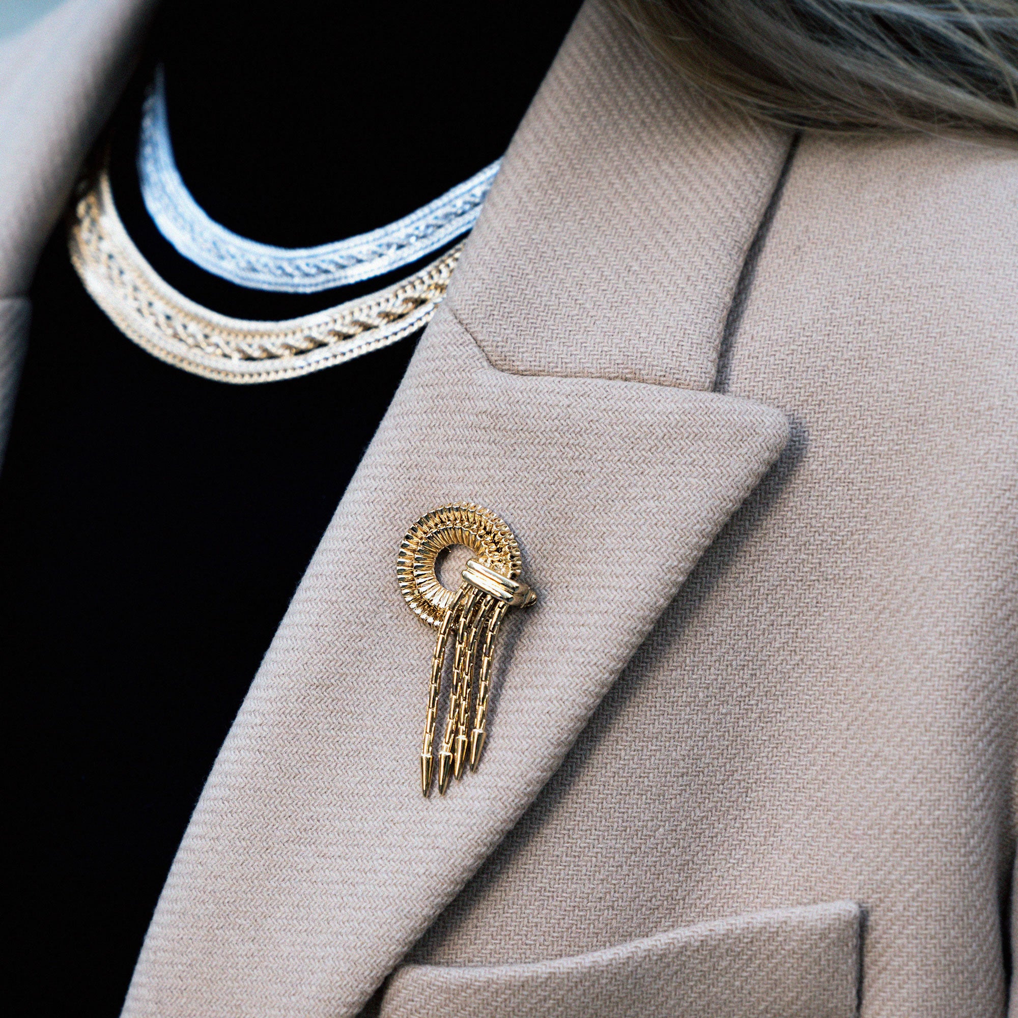 トゥールビヨン ブローチ