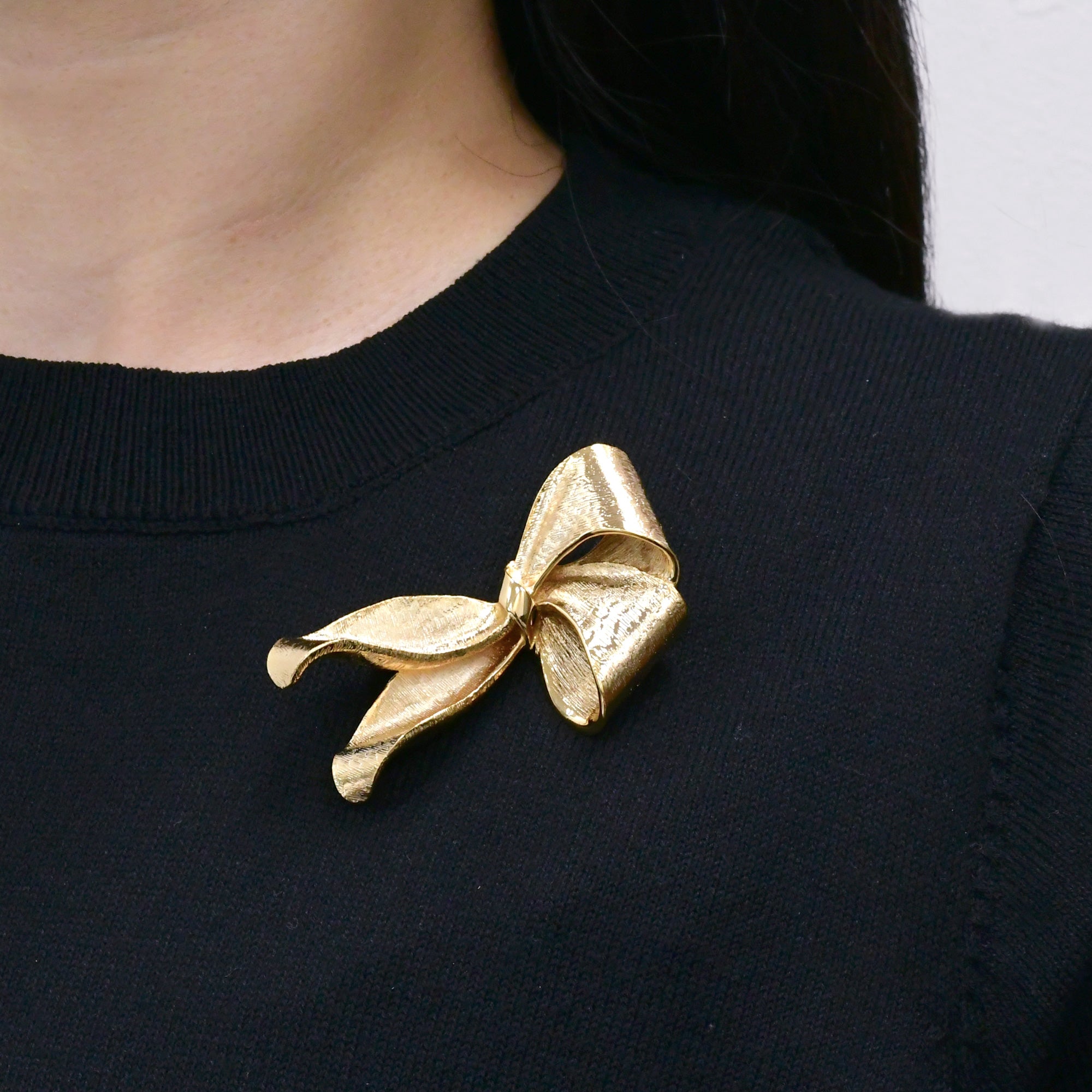 ribbon brooch