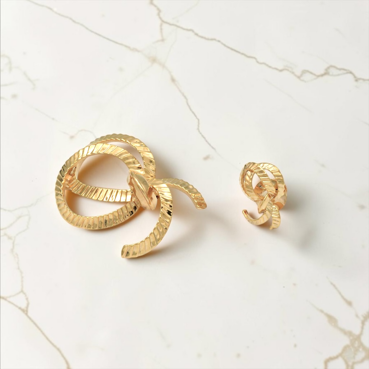 Dancing Ribbon Pin Brooch