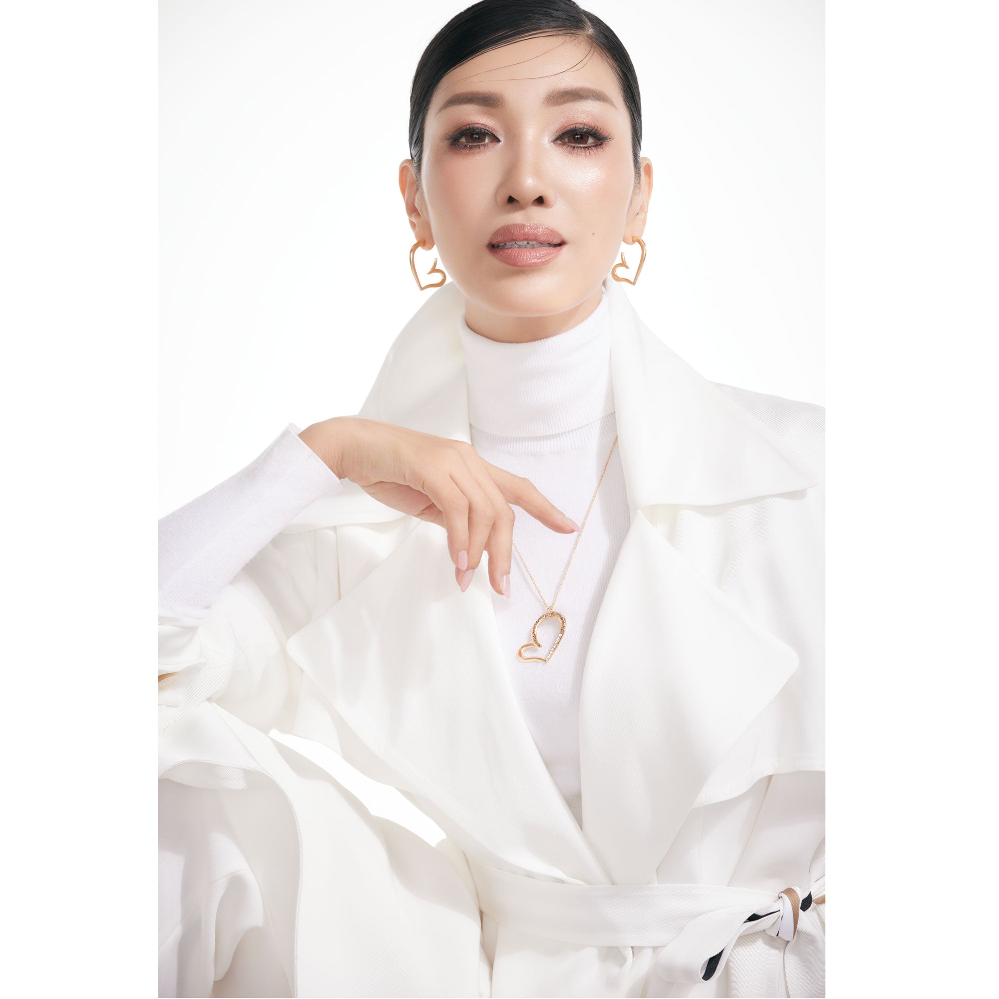 Ahn Mika smile heart hoop earrings