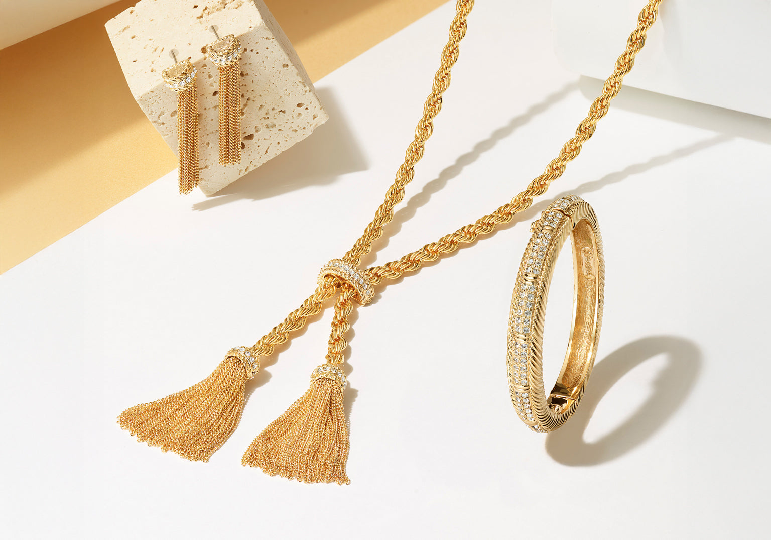 時代を超えて愛されるジュエリー「フリンジ」