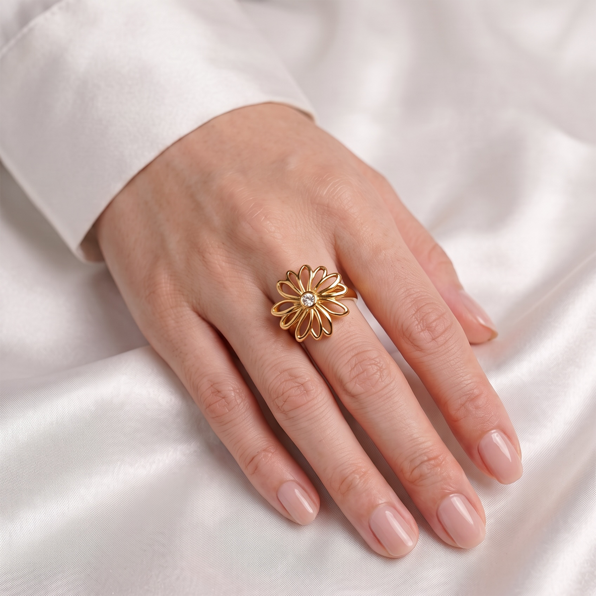 Airy Daisy Ring