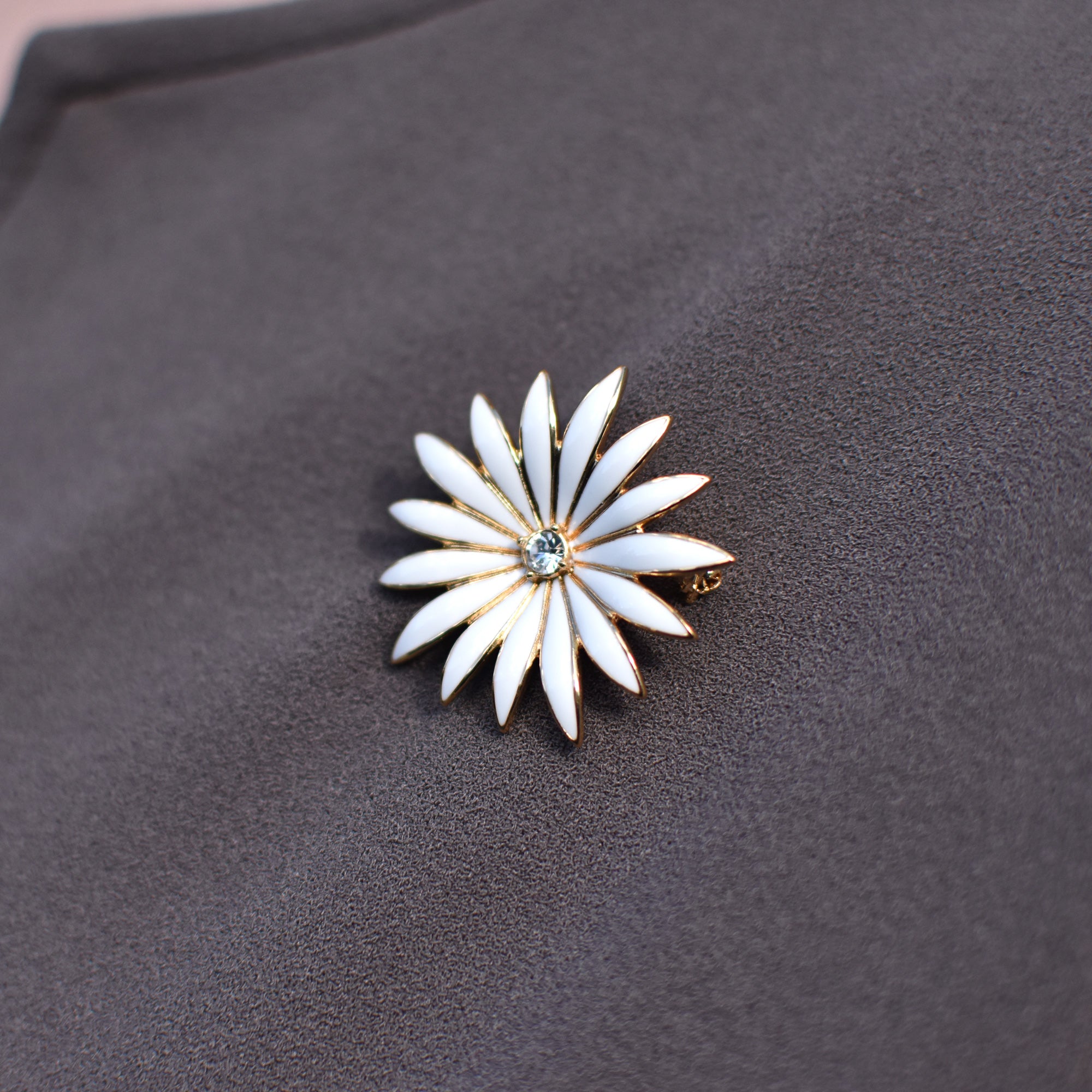 Marguerite White Brooch