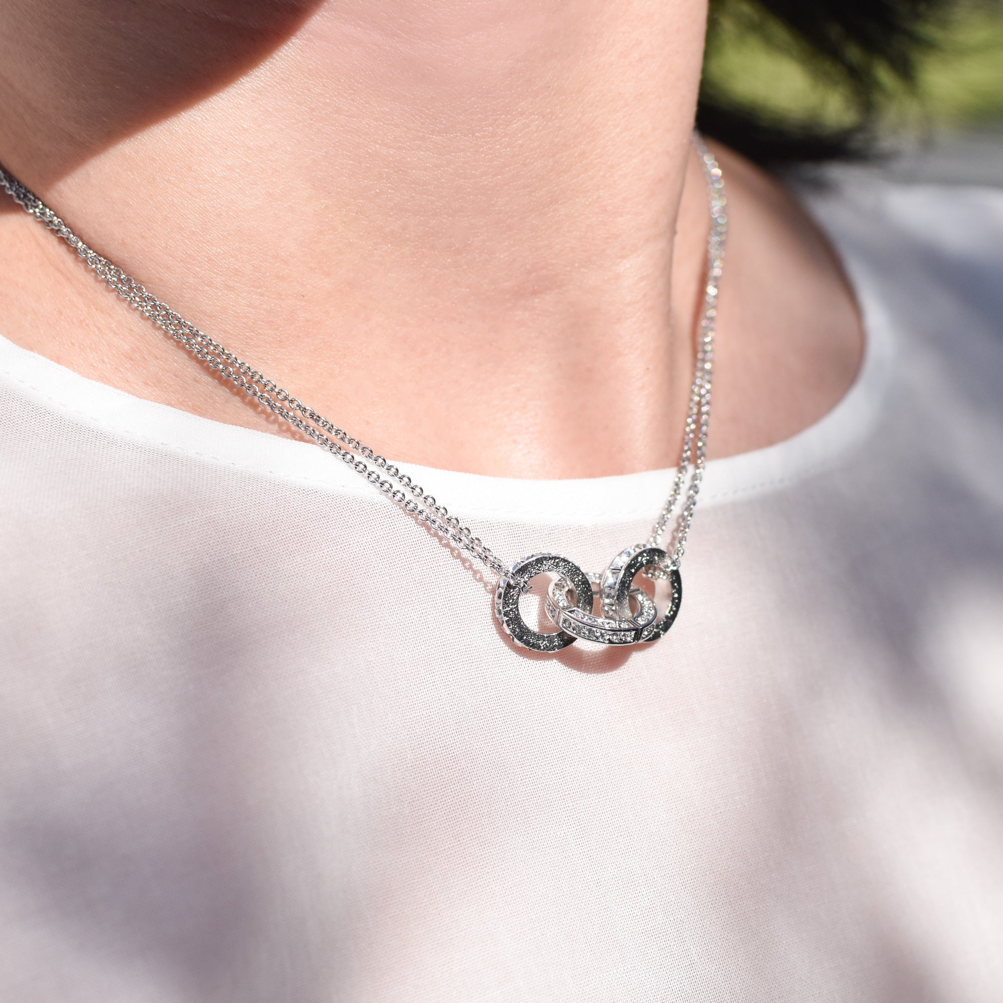 Vertical Miss Matte Clear Necklace
