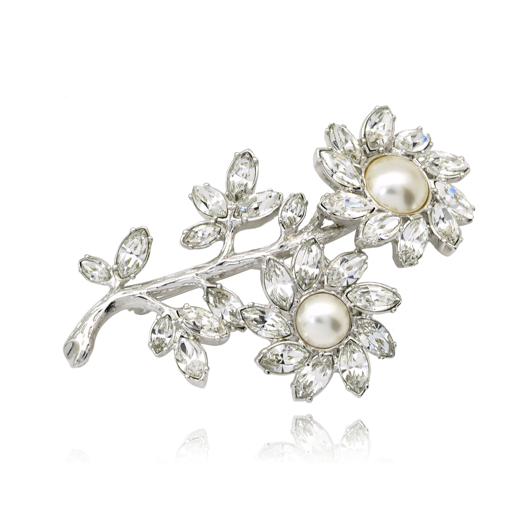 Perlen flower brooch