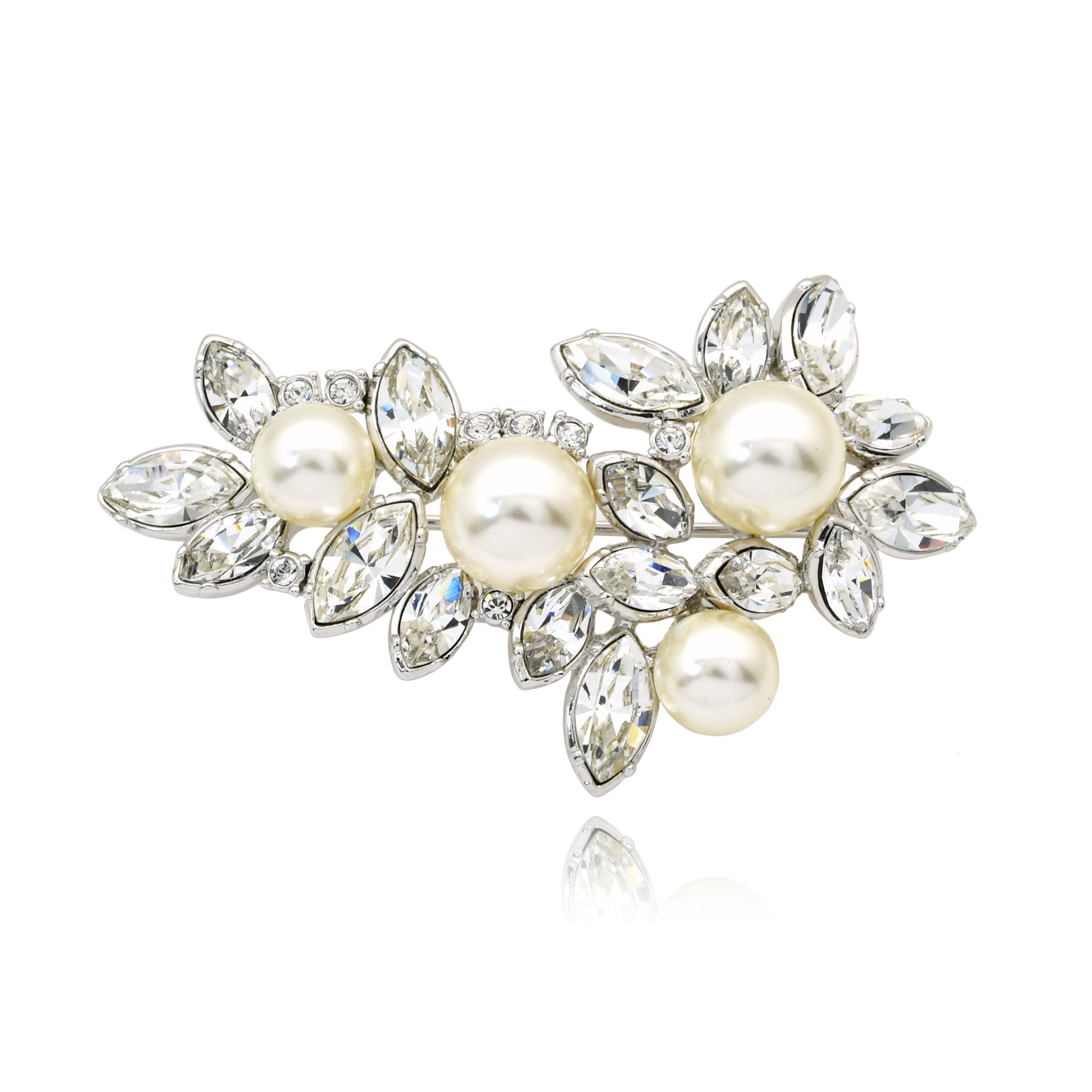 Perlene brooch