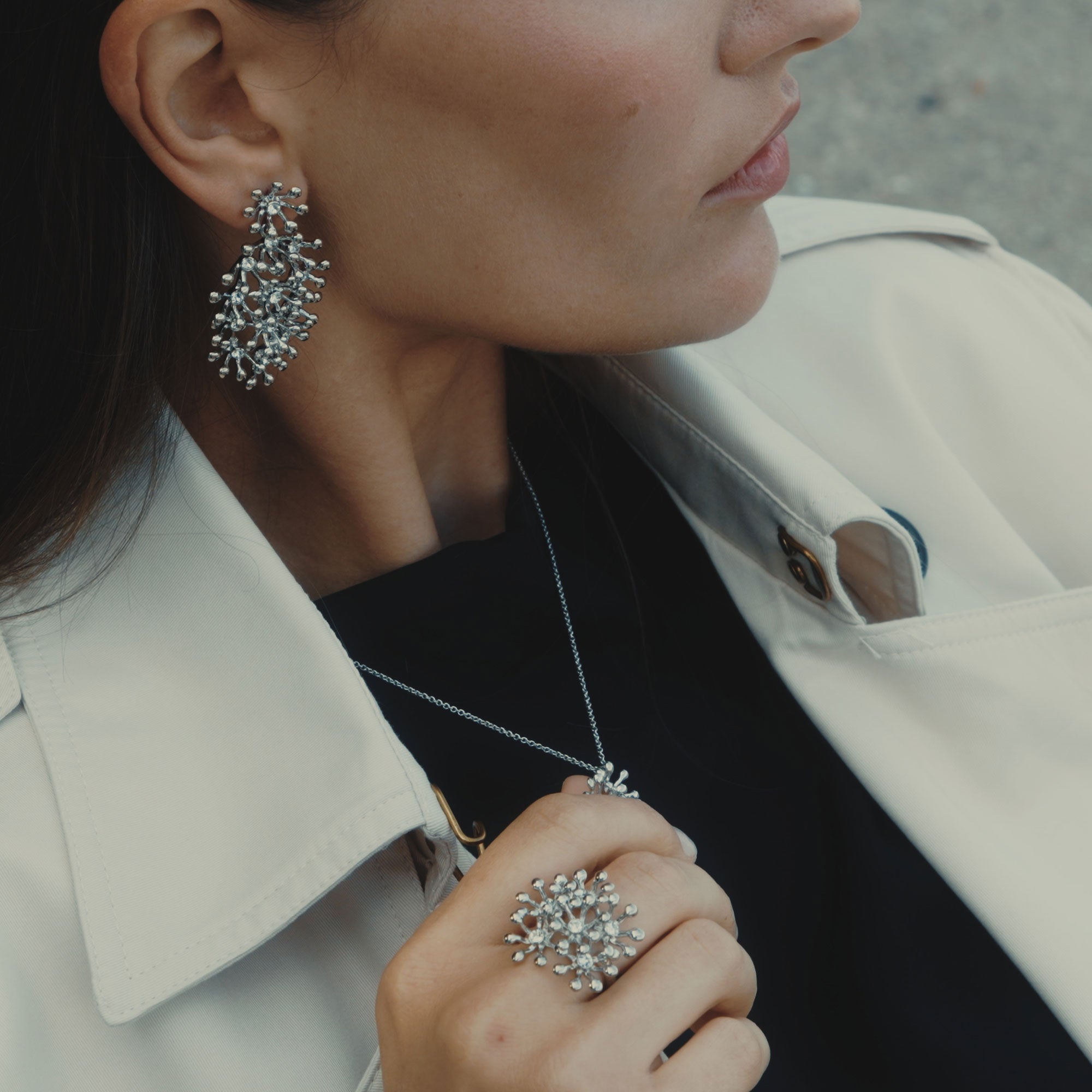 ブリリア オーバルピアス